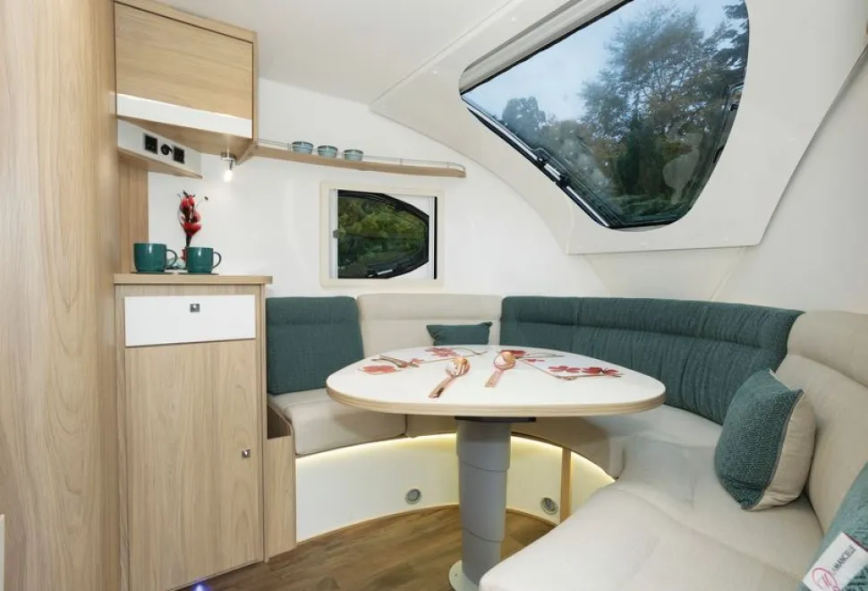 The La Mancelle Liberty 490 SA caravan lounge (photo courtesy of Richard Chapman)