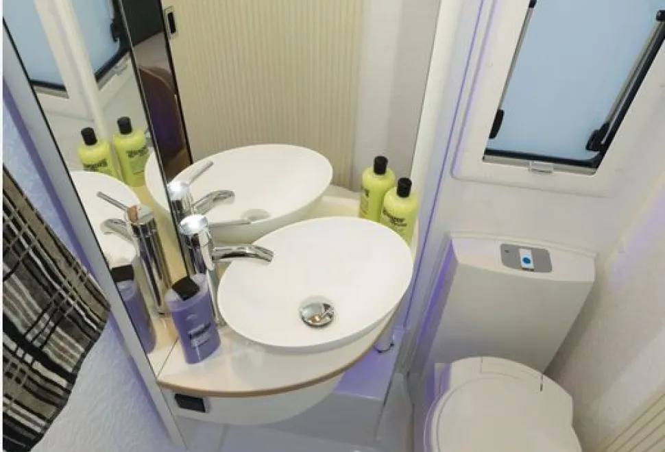 The La Mancelle Liberty 490 SA caravan washroom (photo courtesy of Richard Chapman)