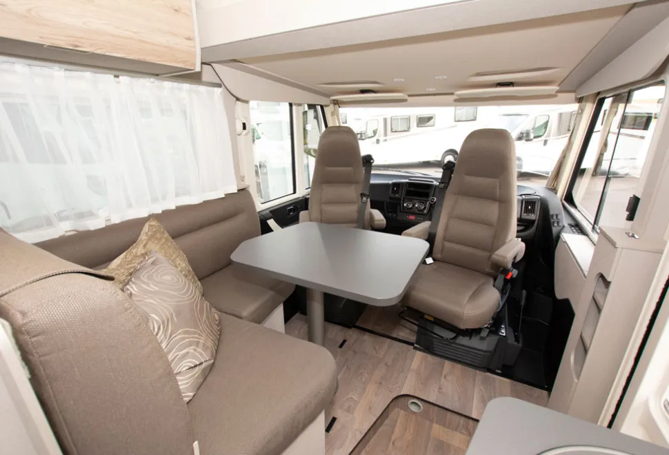 Exsis-lounge-cab-11718