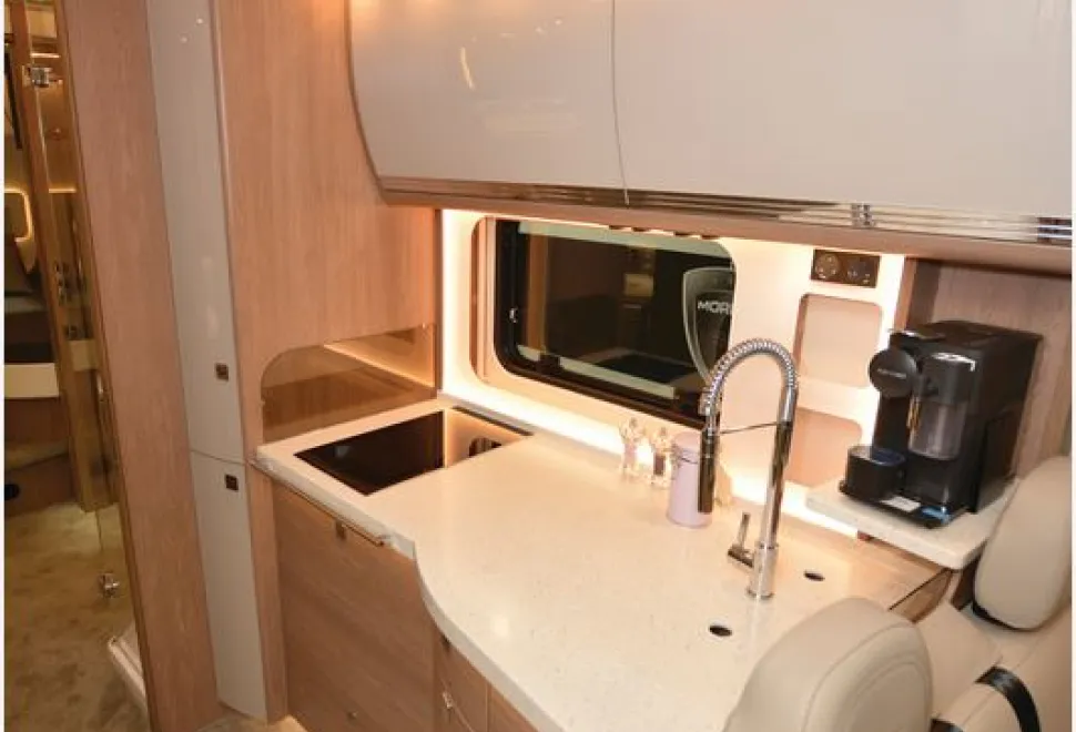 Morelo Empire Liner 93 LO A-class motorhome kitchen