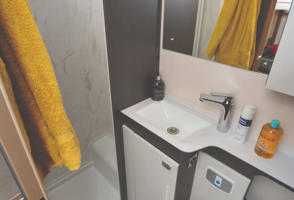 swift-hi-style-674-washroom-64368