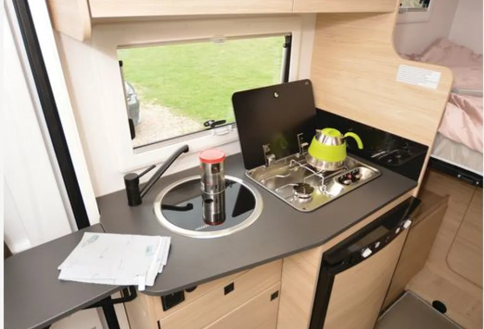 Chausson-S514-First-Line-motorhome-kitchen-72539