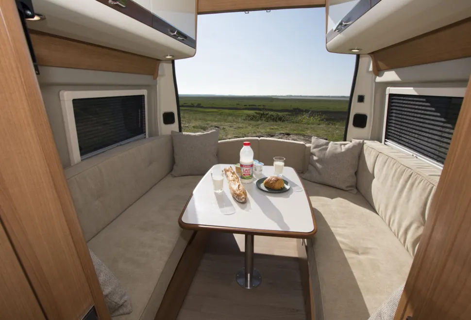 Dreamer-rear-lounge-01294
