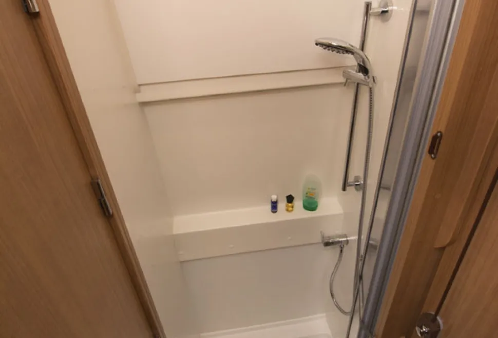 Dreamer-shower-17482