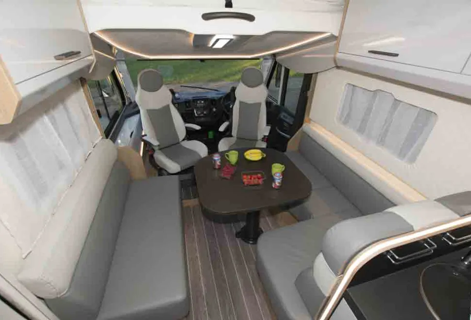 Pegaso-Roller-cab-and-lounge-61723