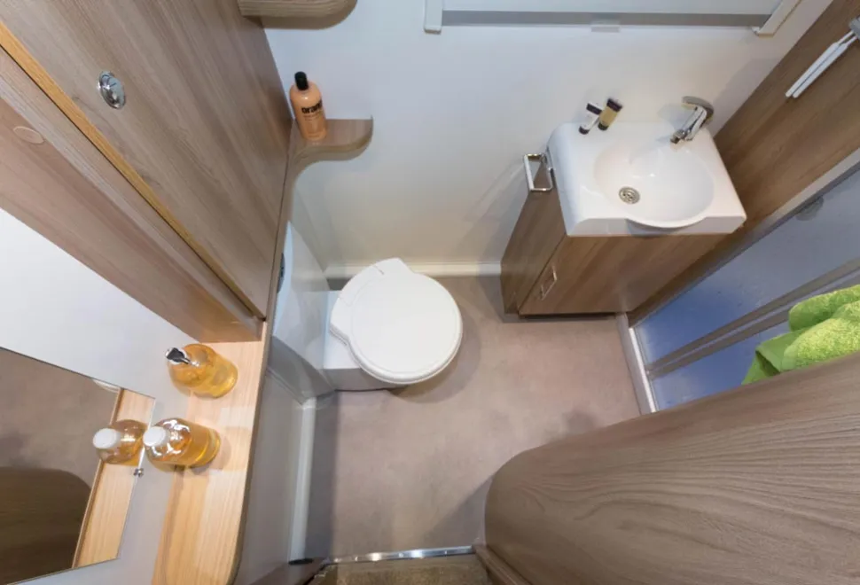 Floor-space-is-quite-generous-in-the-shower-room-12400