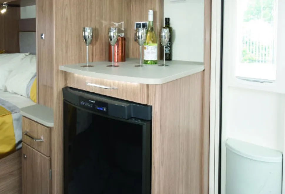Fridge,-microwave,-extra-work-surface---and-nice-over-locker-lighting-w500-84508