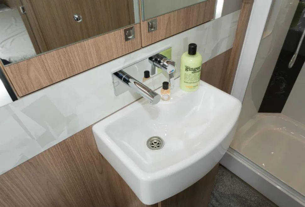 A-mixer-control-and-separate-faucet-set-into-the-wall!-w800-89059