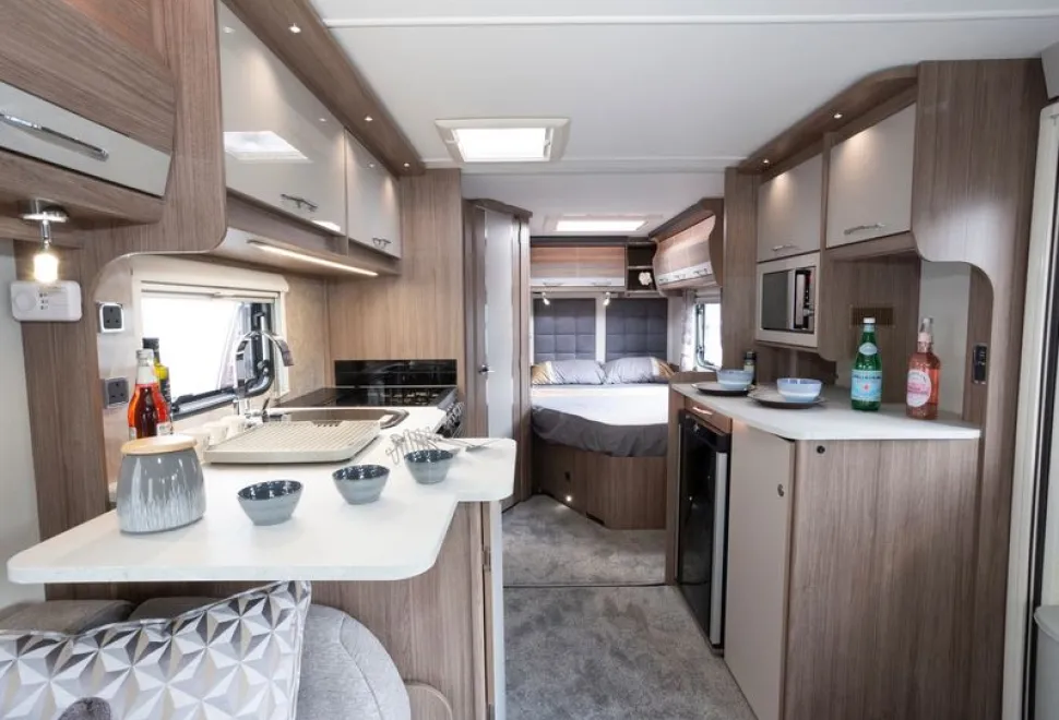 Coachman-VIP-540-Xtra-view-aft-34625