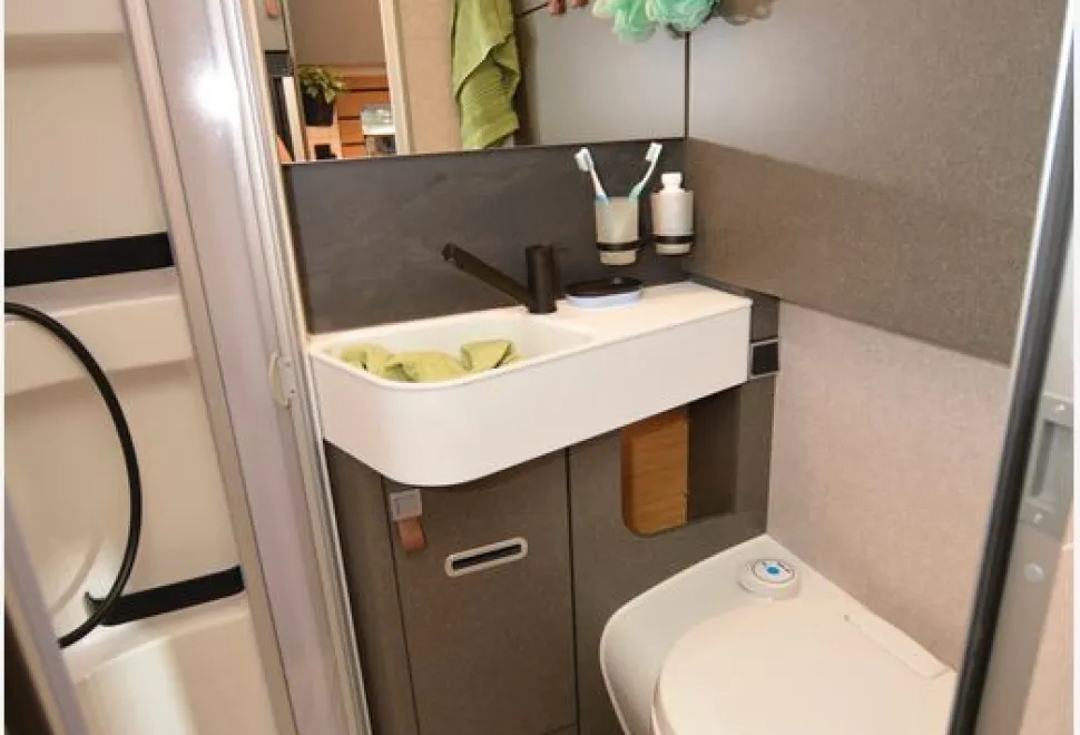 The Hymer ML-T 580 4x4 motorhome washroom