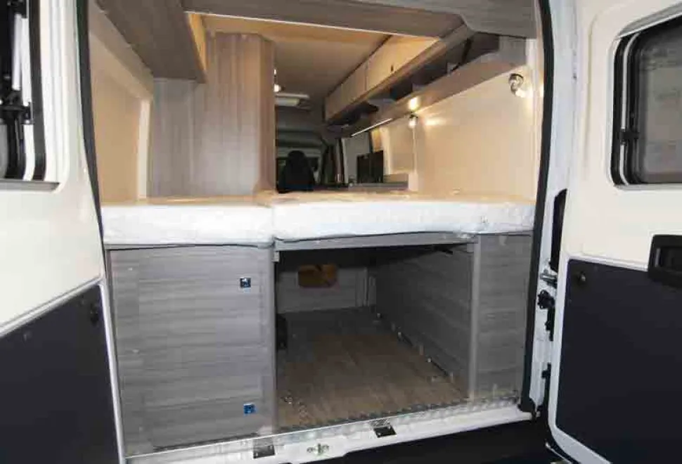 Hobby-Vantana-rear-garage-83440