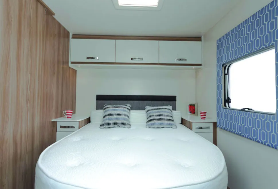 A-gorgeously-modern-and-cosy-bedroom;-the-bed-is-1.85m-long-w800-25924