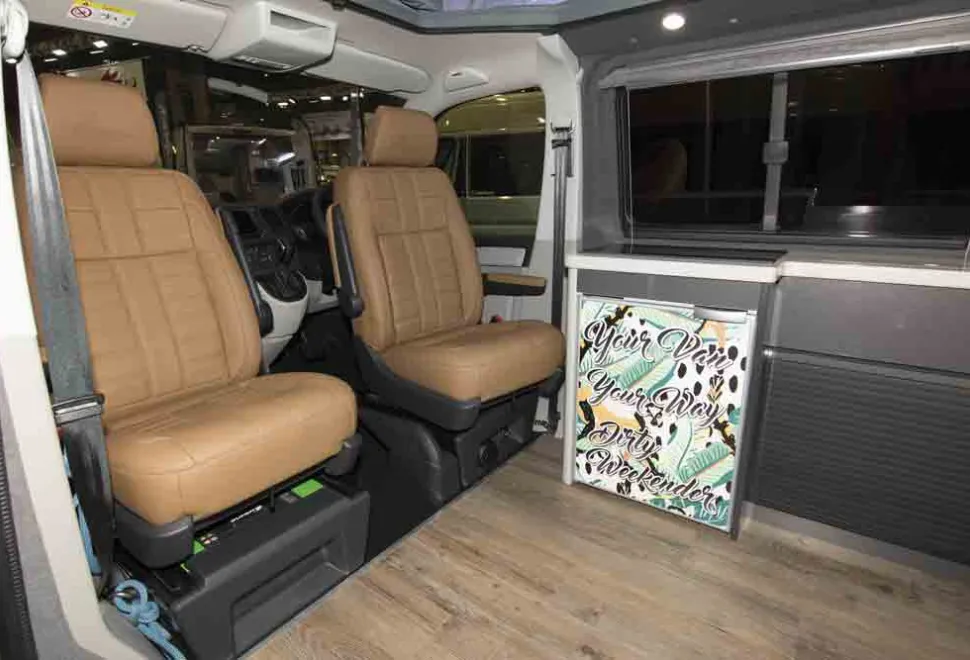 Dirty-Weekender-front-seats-38046