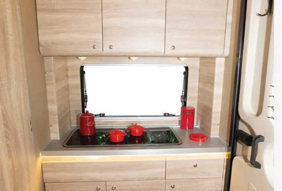 Freedom-Carpento-310-kitchen-courtesy-of-Richard-Chapman-50620
