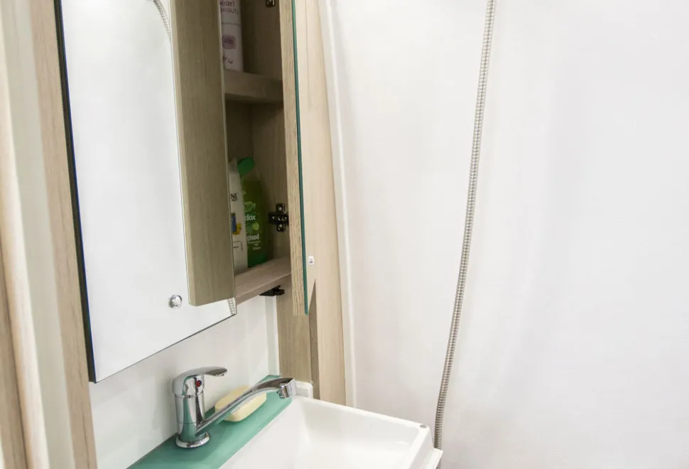 Benivan-122_Washroom-82032