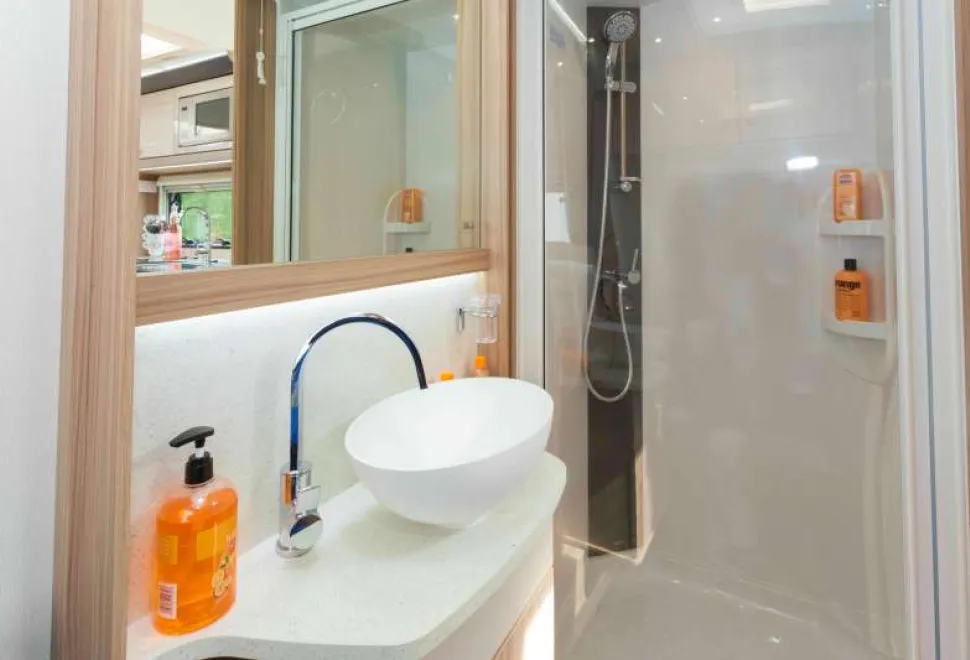 Lighting-runs-beneath-the-mirror,-illuminating-the-splash-back-and-bowl-area-43395