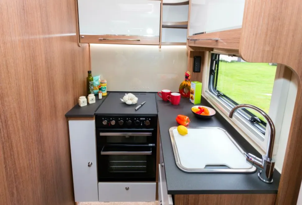 The-kitchen-surface-measures-1-03736