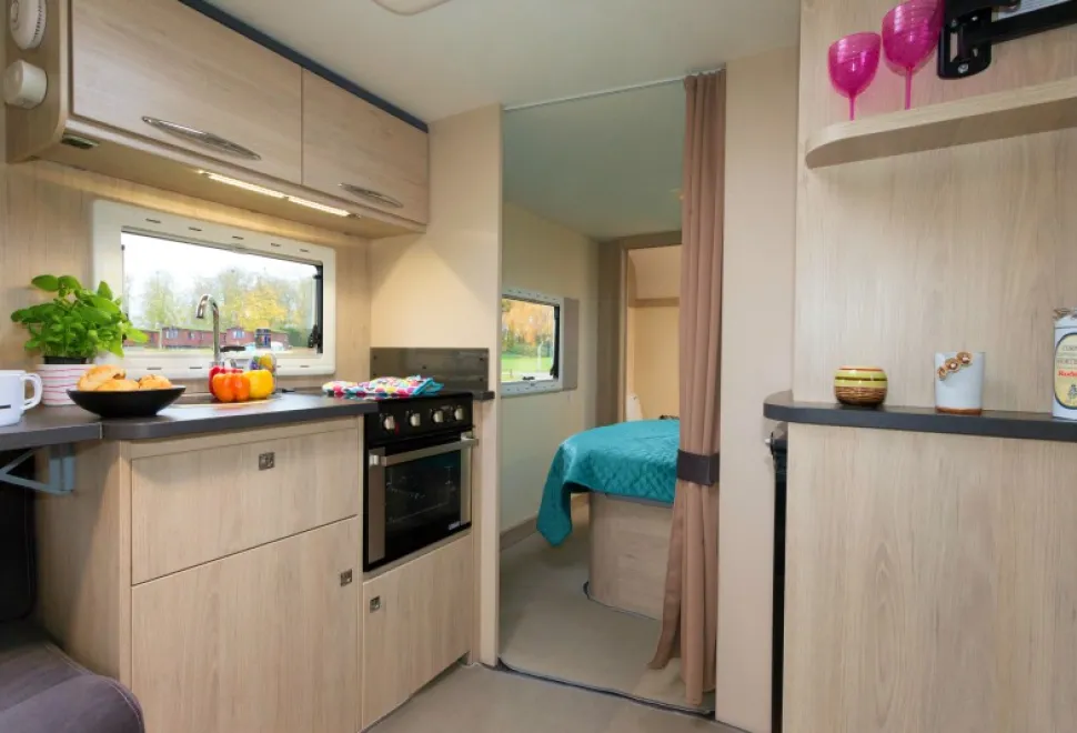 The-curtain-bedroom-divider-looks-more-homely-than-a-pleated-blind-25664