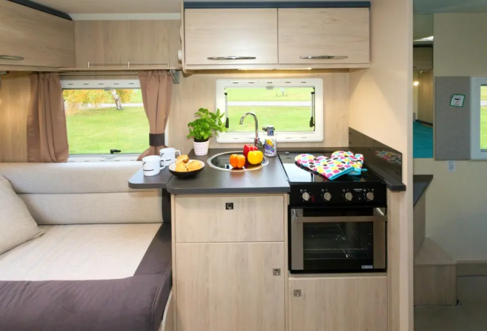 There&rsquo;s-a-lot-fo-cabient-space,-below-and-alongside-the-oven-grill-32258