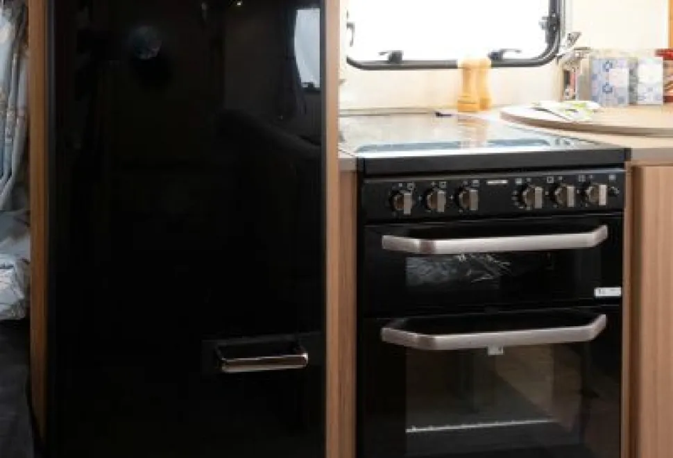 The-686-has-the-tall-slimline-151-litre-capacity-fridge--92413