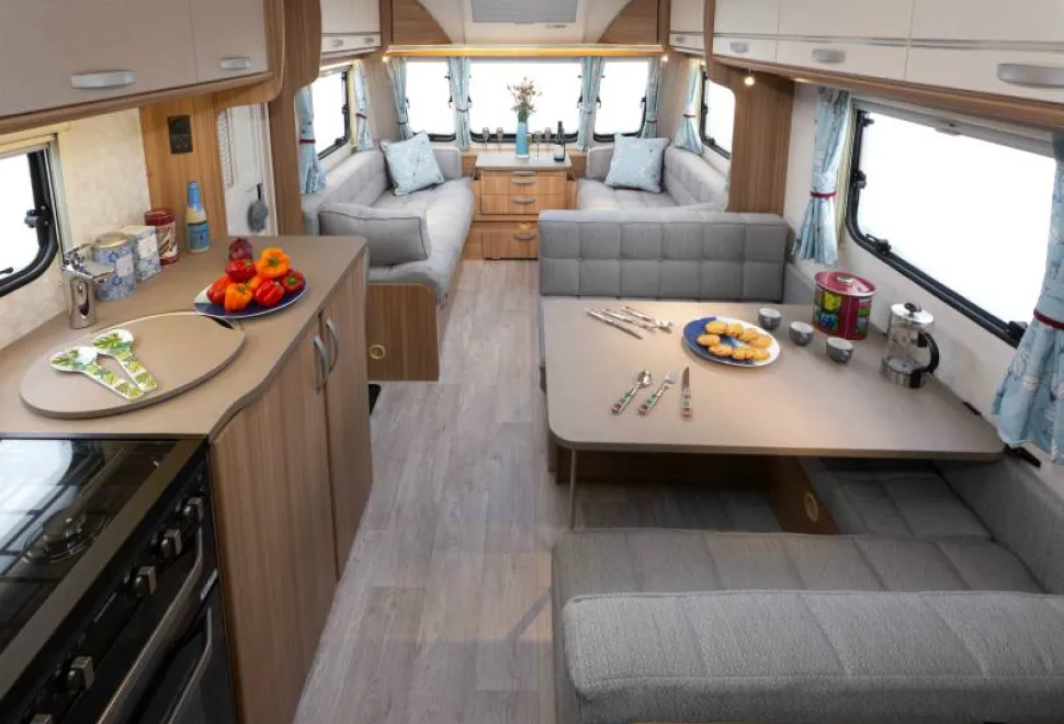Eight-feet-wide-and-with-well-separated-dining-and-lounging-areas;-the-686-is-impressively-spacious-87819