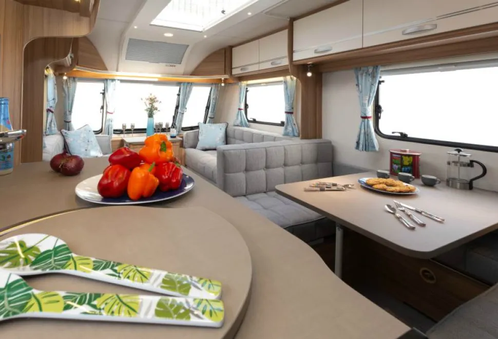 Space-everywhere---including-on-the-kitchen-surface---88819