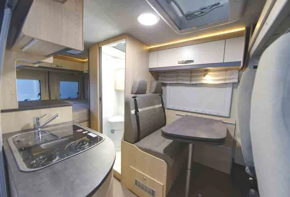 Globecar-Summit-seating-and-table-13632