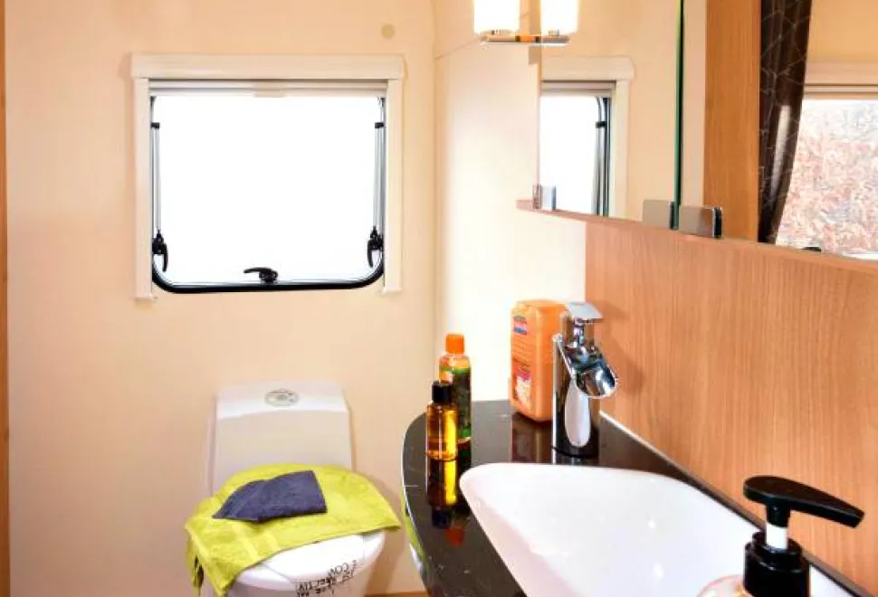StarClass-models-have-ceramic-toilets-52590