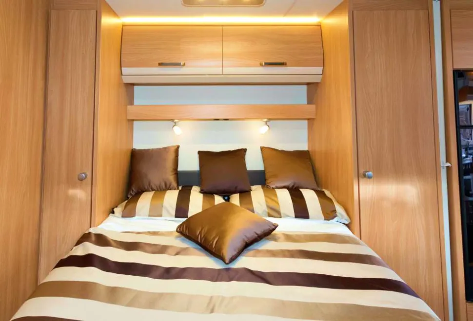 Concealed-lighting-is-above-the-top-lockers-52401
