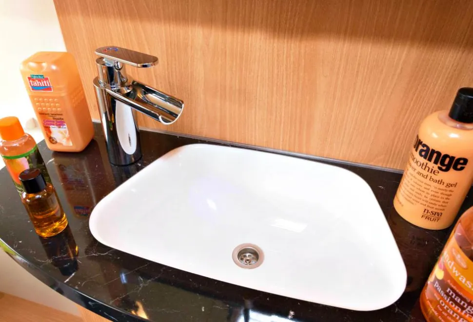 The-washbasin-sits-up-on-a-&rsquo;marble&rsquo;-plinth-50710