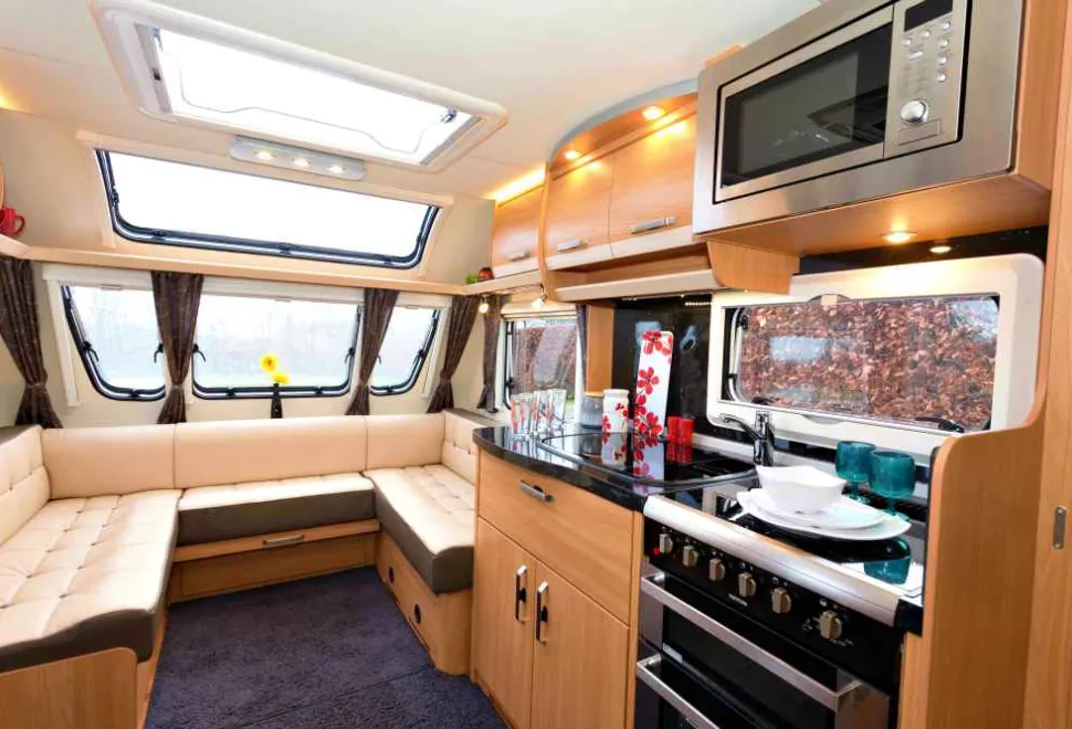A-big-lounge-sumptuously-uphostered-in-leather---a-£1499-option2-52484