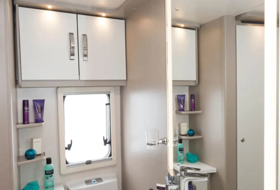 The-central-wash-area-is-comparable-in-sze-with-a-full-width-rear-shower-room-01833