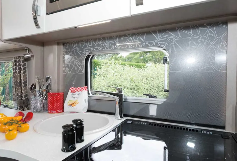The-illuminated-splash-back-is-part-of-the-Lux-pack-of-extras-28227