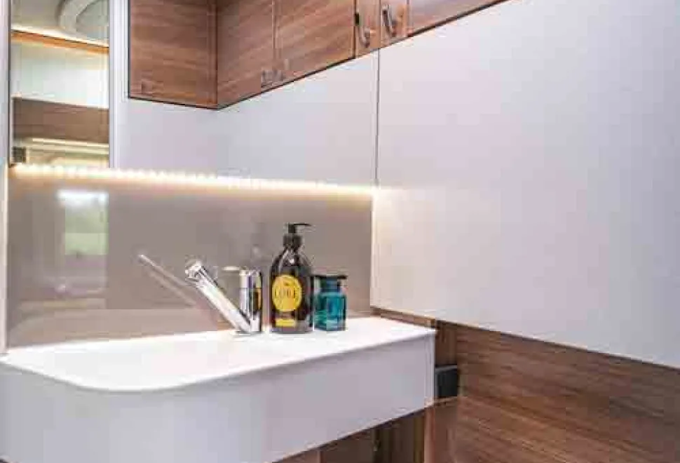 Hymer-B-Class-washroom-89157