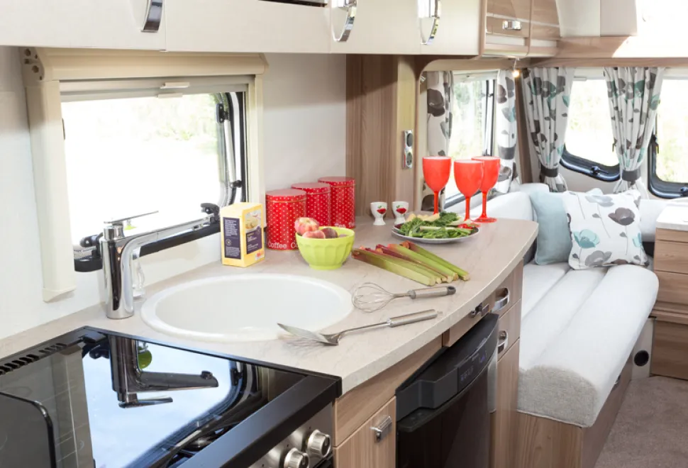 web-The-kitchen-surface-stretches-1.31m-forward-from-the-dual-fuel-hob.--04775