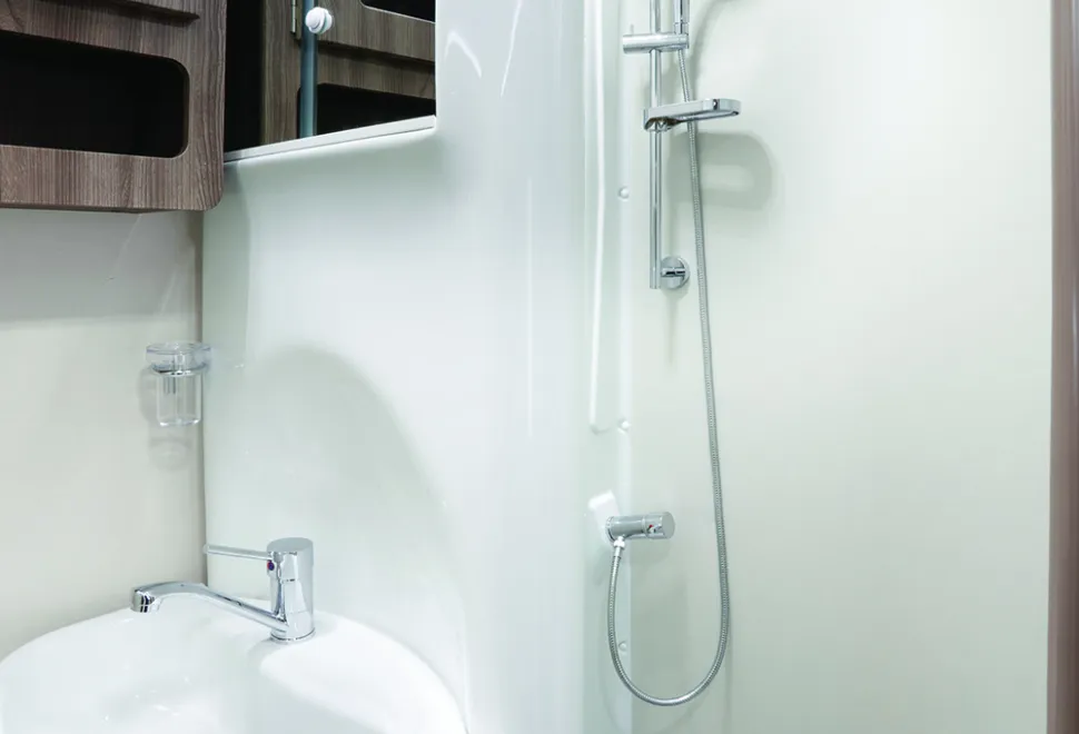 Nuevo_ES_bathroom_option-03669