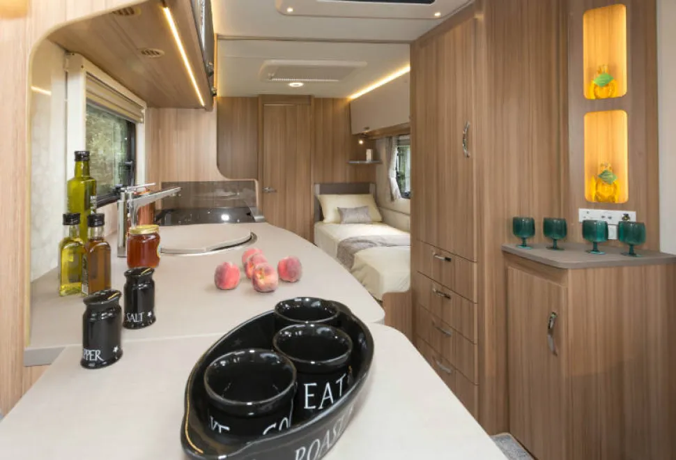 The-kitchen-surface-stretches-1.31m-when-you-put-the-extension-into-position-w800-38197