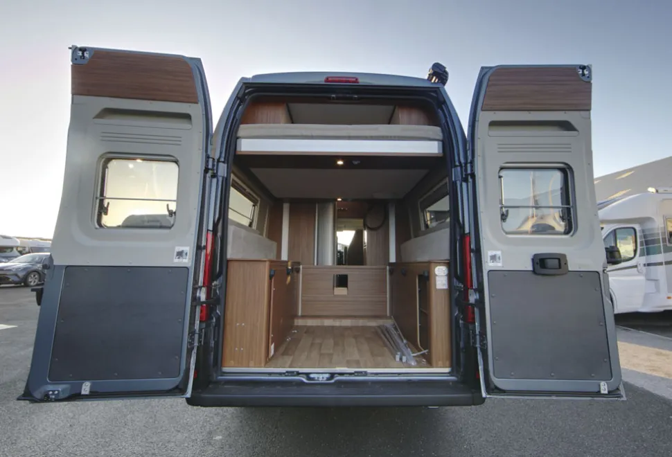 Globecar-rear-doors-59373