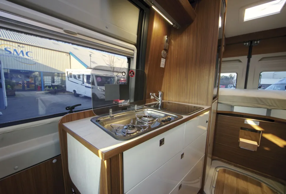 Globecar-kitchen-06434