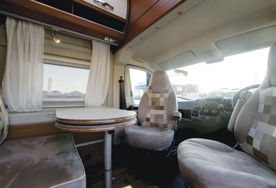 Globecar-lounge-16278