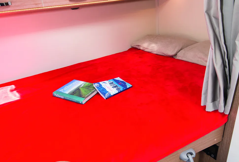 13_0-Rear-bed-is-large-and-comfoprtable-but-needs-three-rung-ladder-to-reach-the-floorDSC_1322-94388