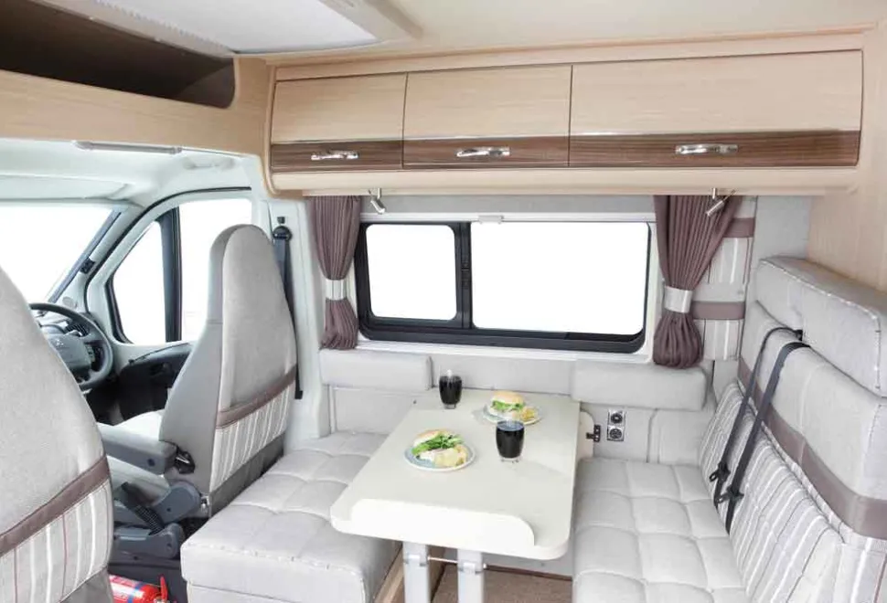 Fairford_lounge_with_table-27894