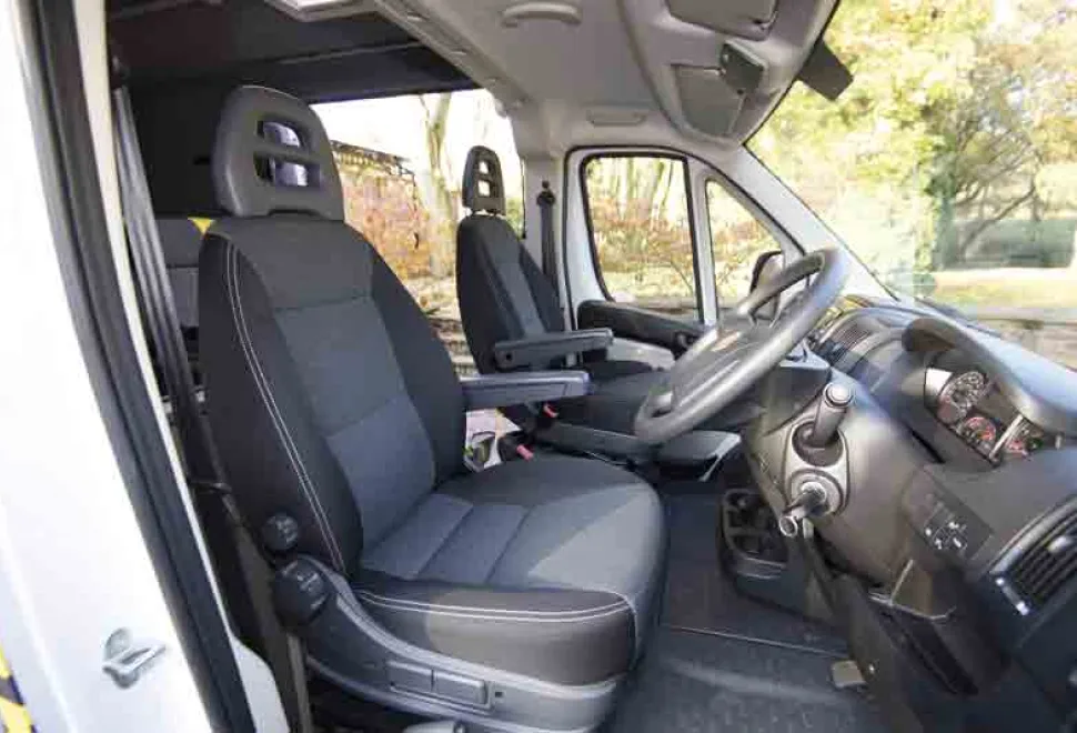 Leo-Kinder-driver-cab-80630