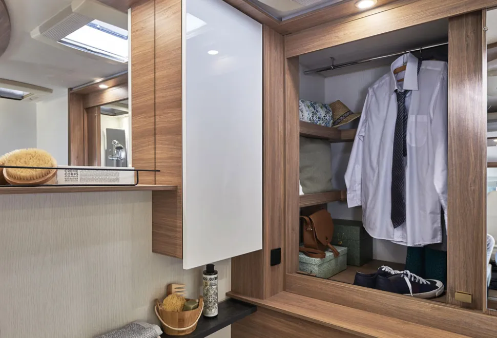 Pilote-wardrobe-58701