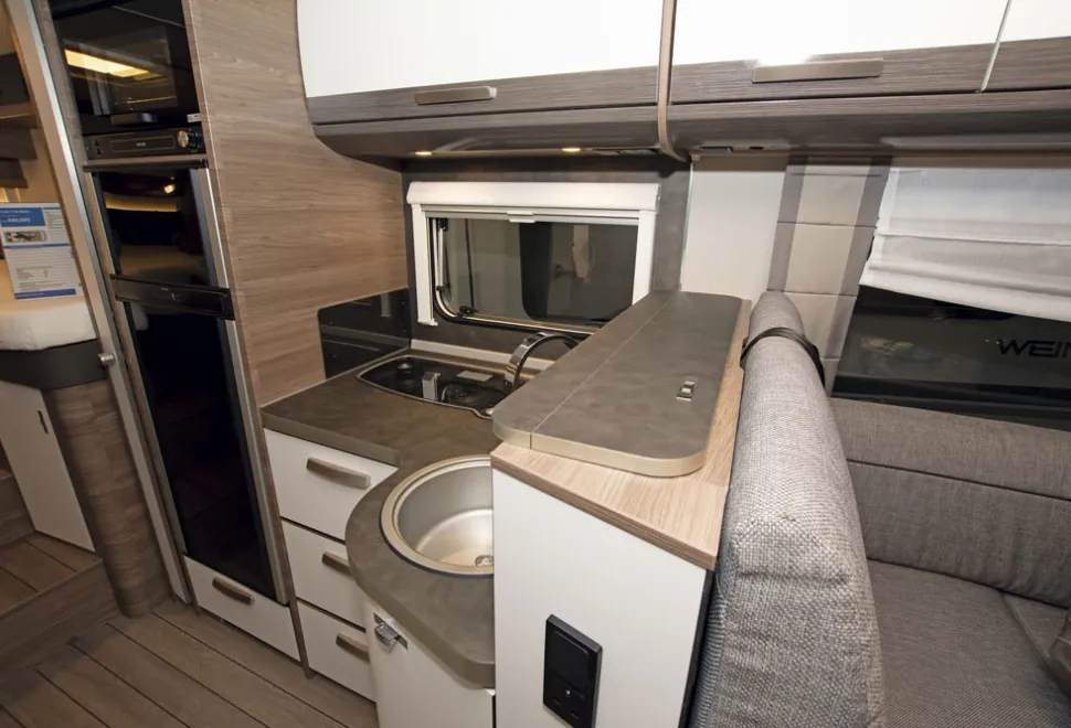 Knaus-Live-kitchen-36725