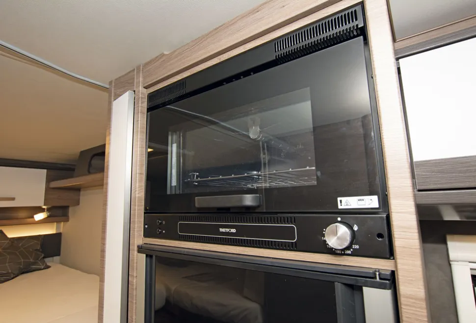 Knaus-Live-oven-61476