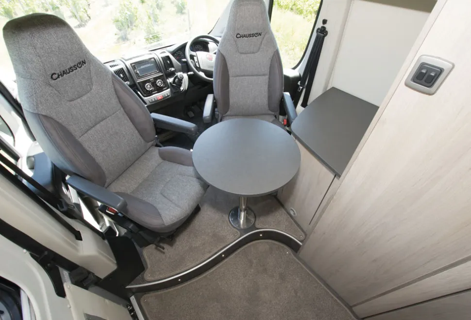 Chausson-33-cab-seats-05405
