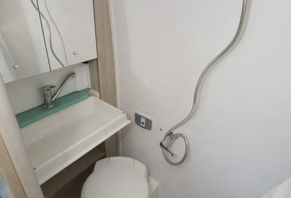 Chausson-33-washroom-81126