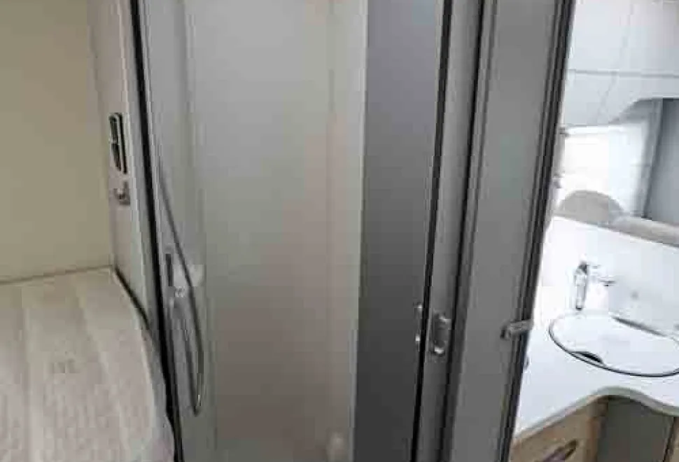 Hymer-shower-93330
