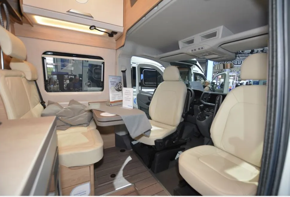 Knaus-BoxDrive-600-XL-campervan-lounge-62772